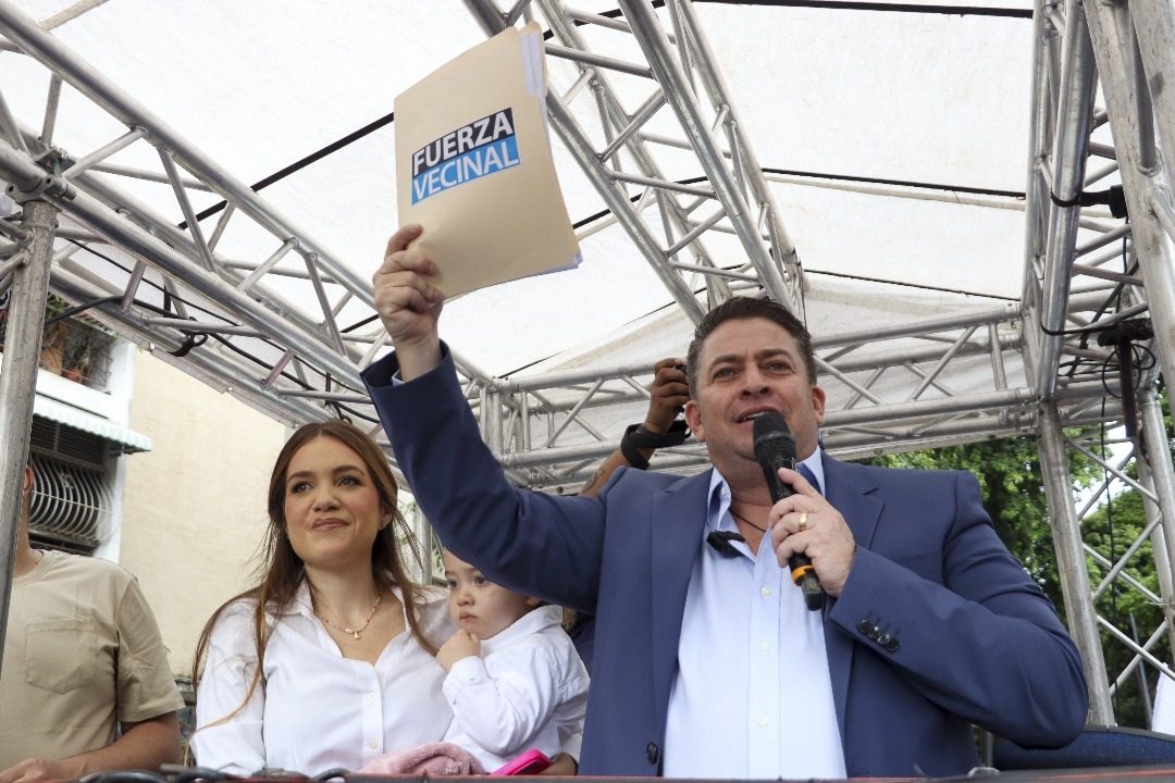 Gustavo Duque se inscribe por la reelección y llama a la participación para el 27J
