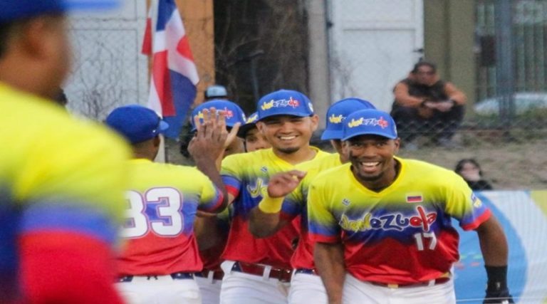 Sóftbol venezolano iguala cima en Panamericano sub-23 de La Pampa
