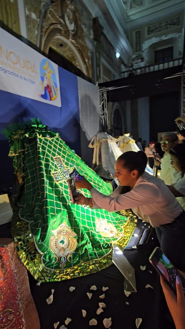 Fieles zulianos celebrarán la bendición y develación de los mantos de la Virgen de Chiquinquirá