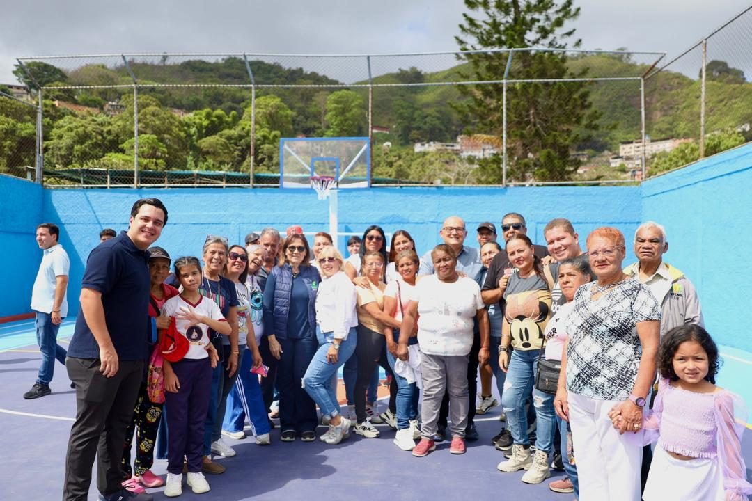 Reinaugurada octava cancha deportiva en cancha deportiva por medio del CLPP en Baruta