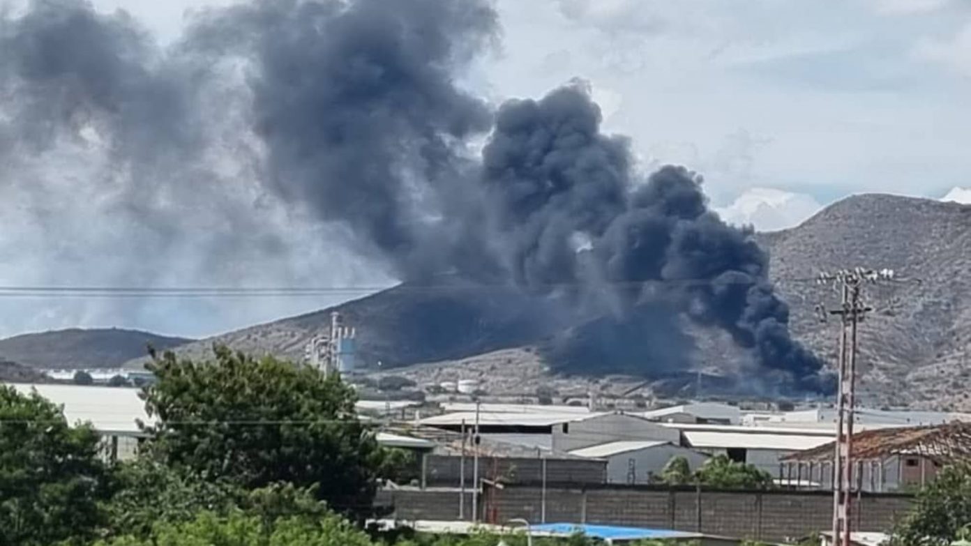 Reportan incendio de gran magnitud en Zona Industrial II de Barquisimeto