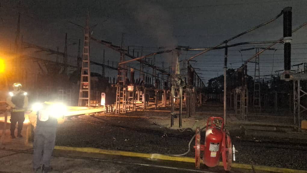 Restablecen servicio eléctrico en zonas de Aragua tras incendio de subestación de Santa Cruz