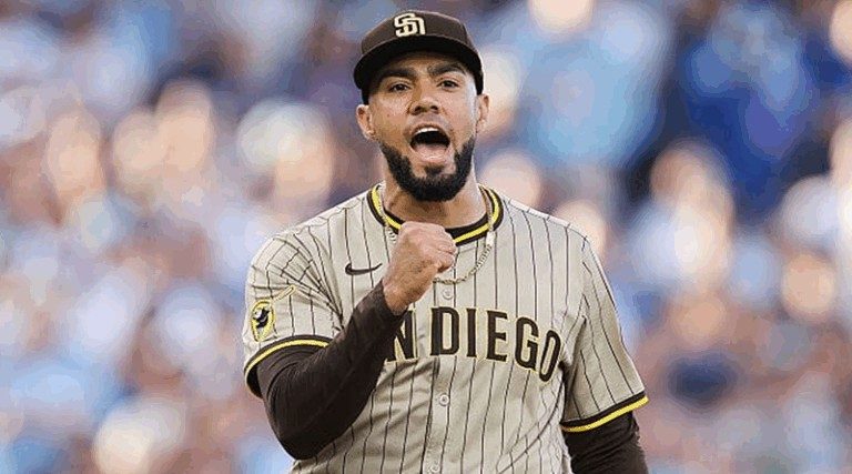 Robert Suárez es el fajador del bullpen de los Padres