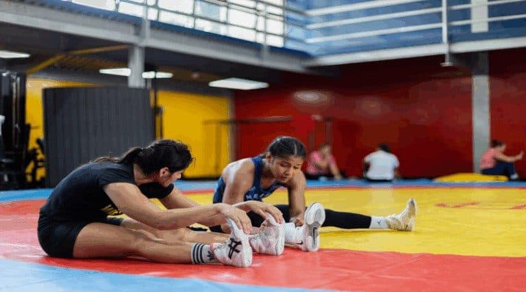 Selección Sub-23 de lucha femenina inicia su participación en el Mundial de Serbia