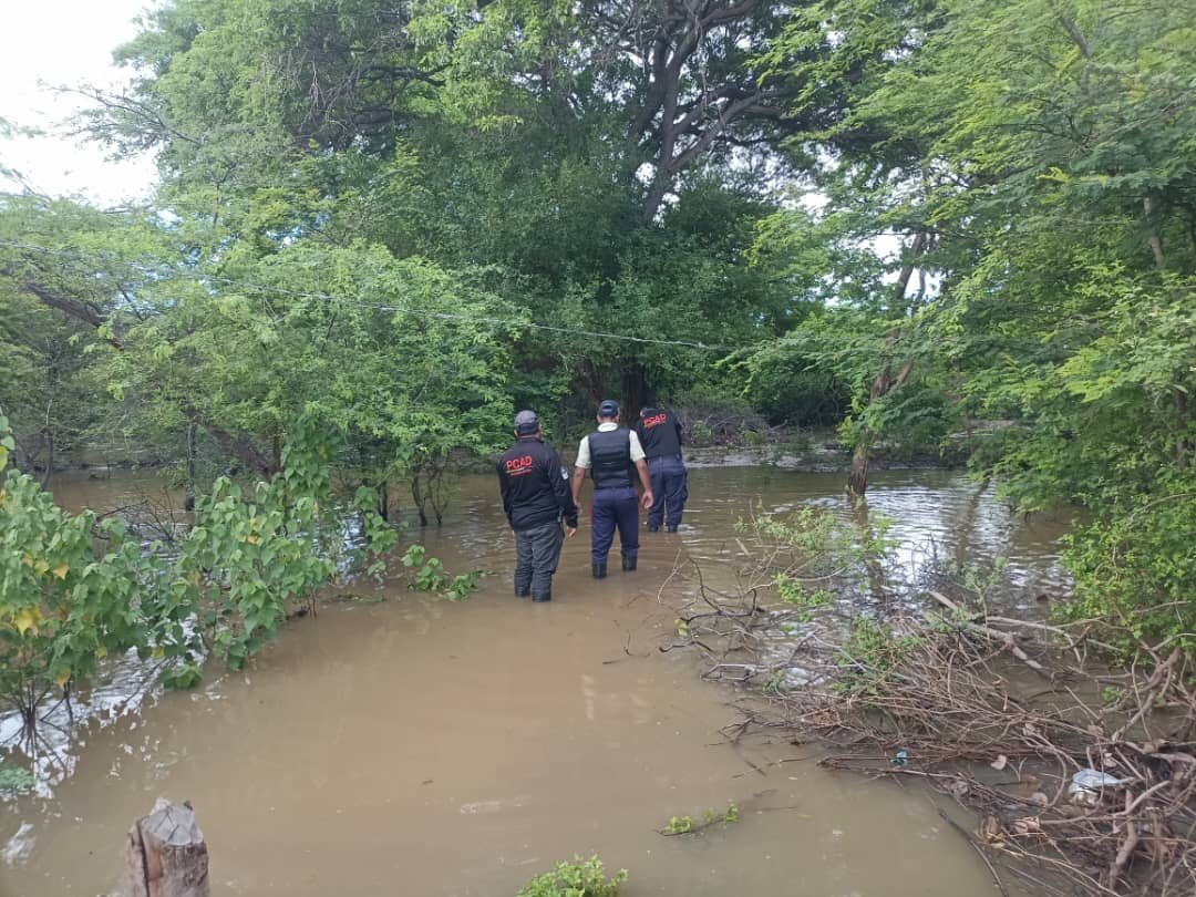 lluvias dejan familias incomunicadas en la Guajira