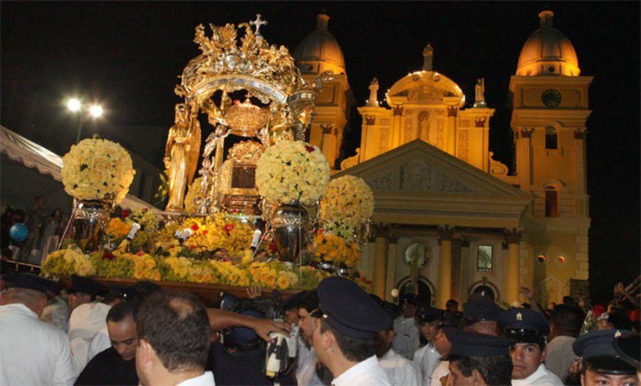 ¡Maracaibo estalla en fe y alegría con la majestuosa bajada de la Virgen!